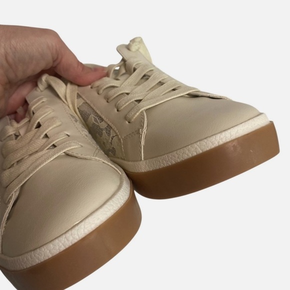 NWOB Dolce Vita Harryson Lace Panel Sneakers Victoriancore Cottagecore Coquette - Picture 6 of 9